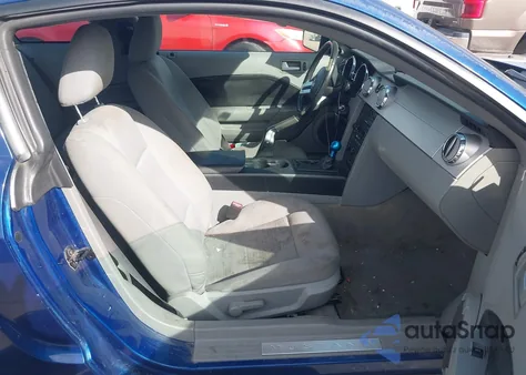 2007 Ford Mustang V6 Deluxe/V6 Premium z USA, uszkodzony, nr VIN 1ZVFT80N375314442